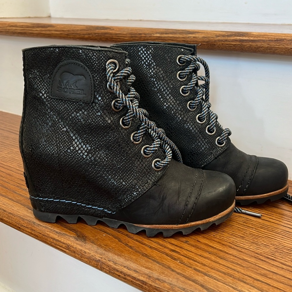 Sorel 1964 Premium Wedge Black Noir Snake Boot 6